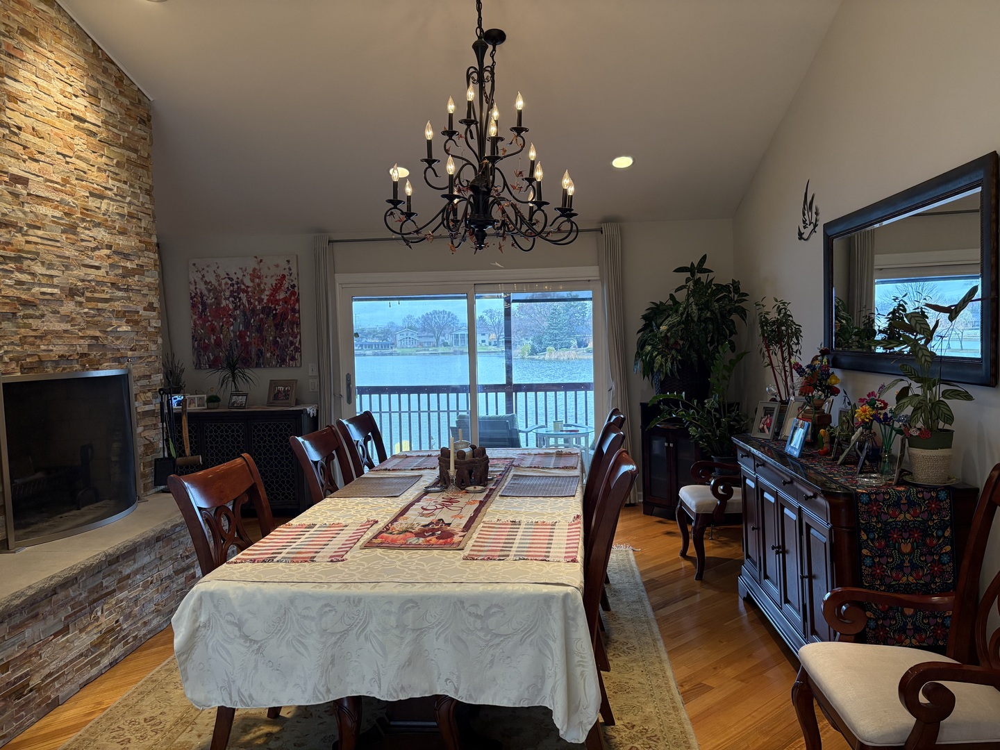 2830 S Briarwood Drive, Arlington Heights, IL 60005