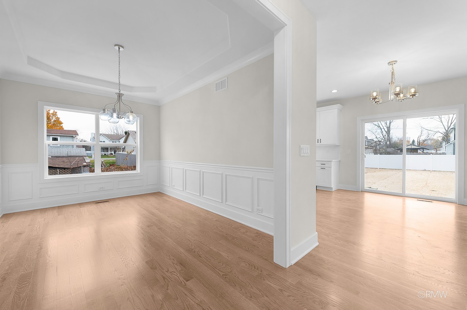 25W275 Doris Avenue, Carol Stream, IL 60188