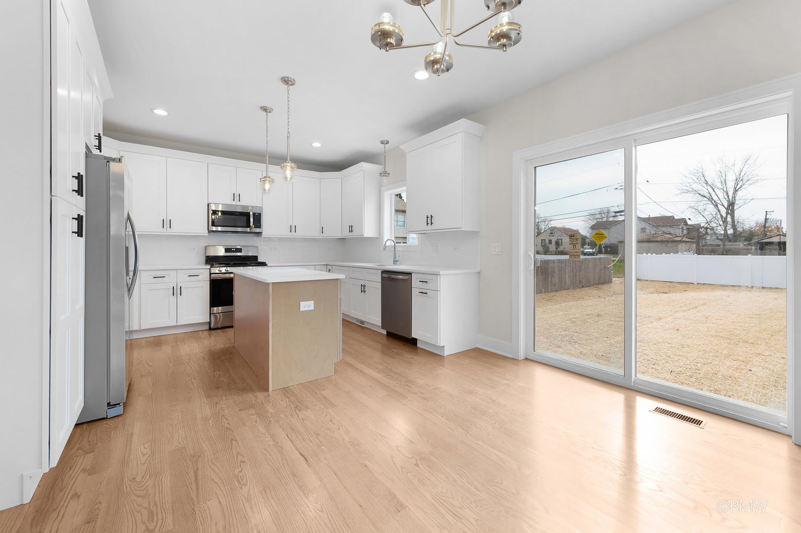 25W275 Doris Avenue, Carol Stream, IL 60188