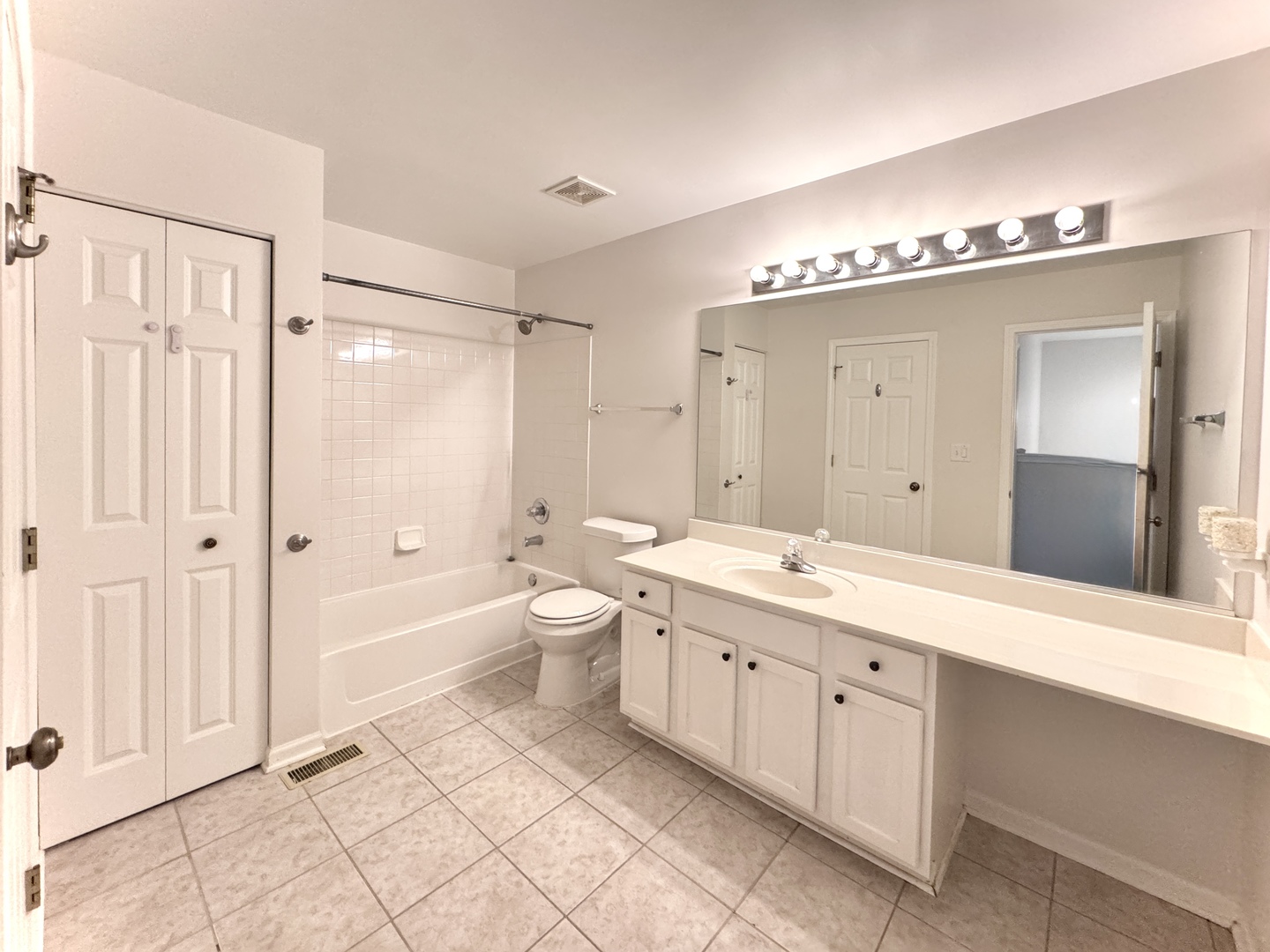 2350 Sheehan Drive, Naperville, IL 60564