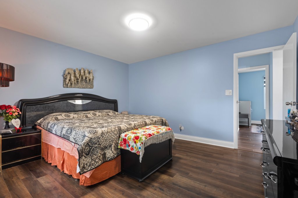 2004 E Parkview Circle, Hoffman Estates, IL 60169