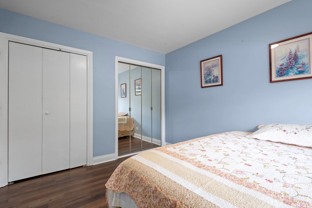 2004 E Parkview Circle, Hoffman Estates, IL 60169