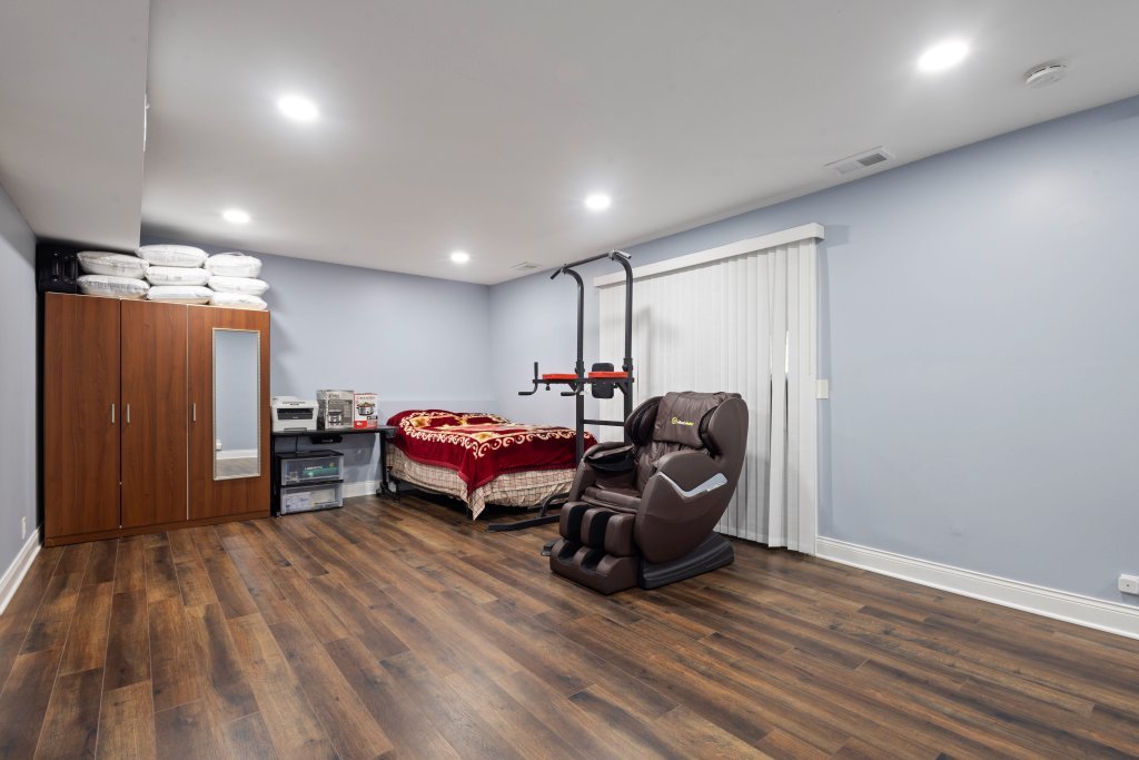 2004 E Parkview Circle, Hoffman Estates, IL 60169