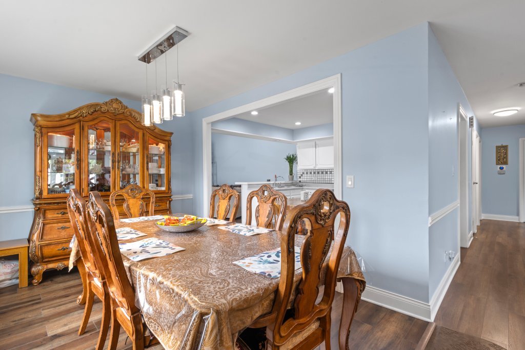 2004 E Parkview Circle, Hoffman Estates, IL 60169