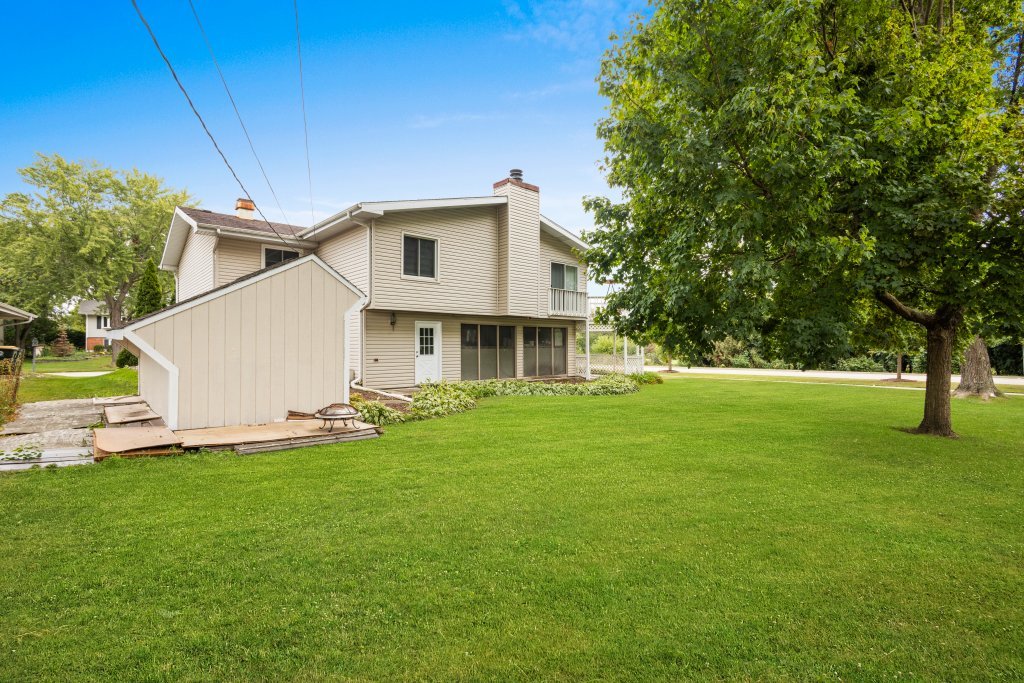 2004 E Parkview Circle, Hoffman Estates, IL 60169