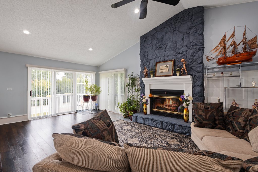 2004 E Parkview Circle, Hoffman Estates, IL 60169