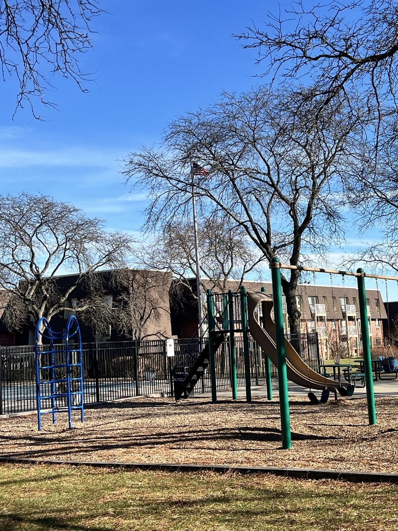 1 Villa Verde Drive #114, Buffalo Grove, IL 60089