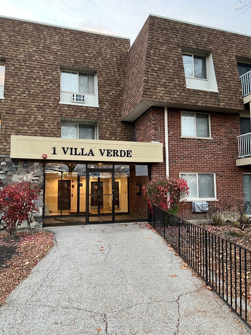 1 Villa Verde Drive #114, Buffalo Grove, IL 60089