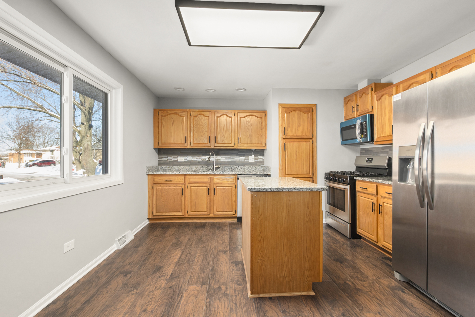 16380 Terry Lane, Oak Forest, IL 60452