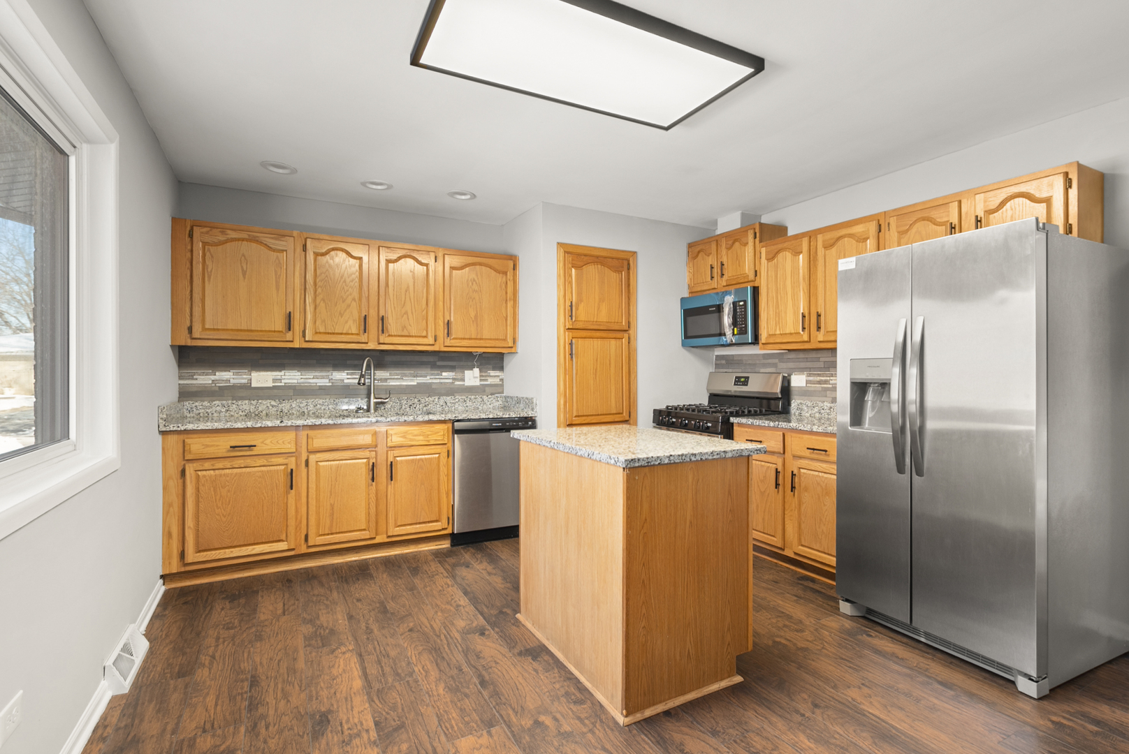 16380 Terry Lane, Oak Forest, IL 60452