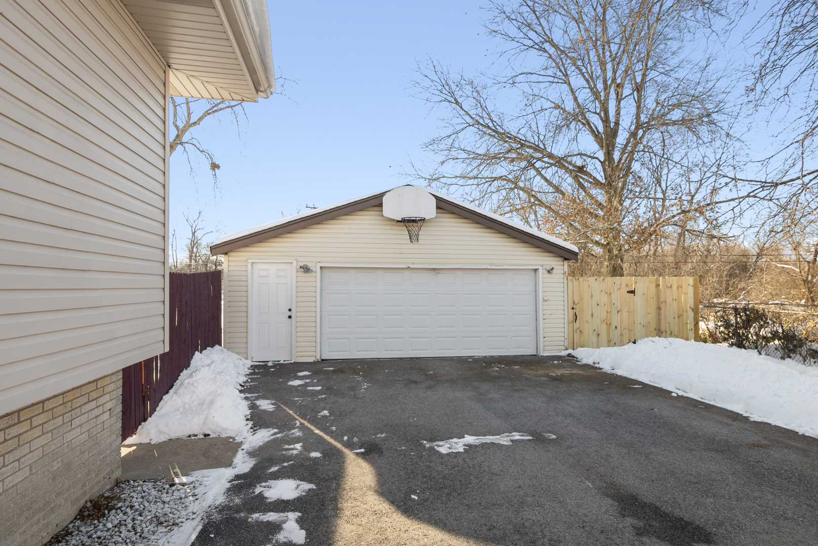 16380 Terry Lane, Oak Forest, IL 60452