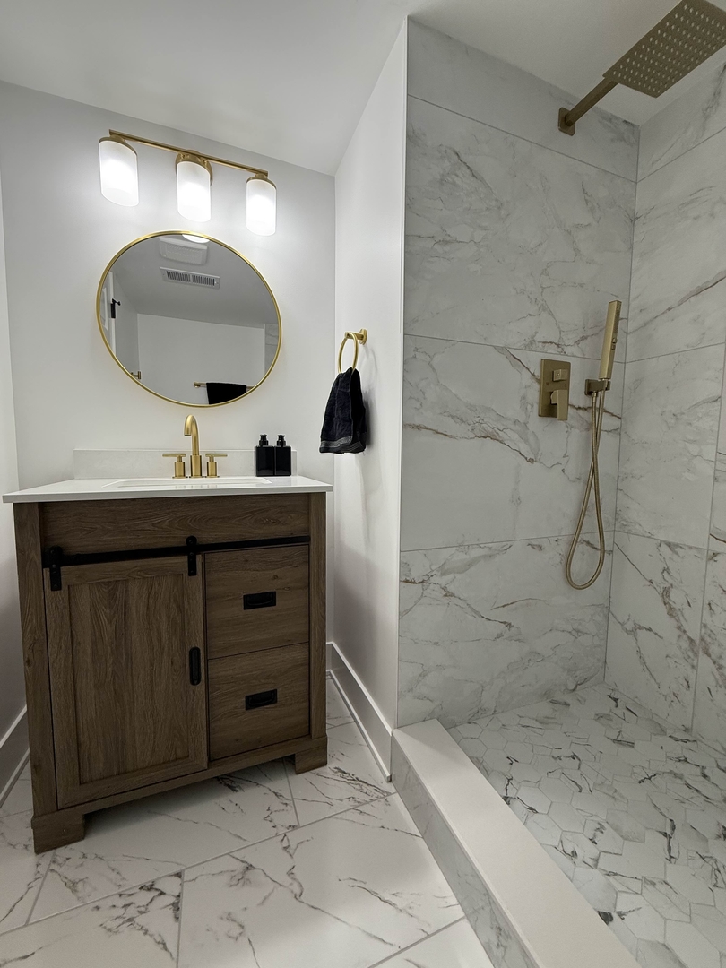 6230 W 63rd Place, Chicago, IL 60638