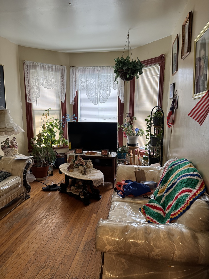 5448 W Iowa Street, Chicago, IL 60651