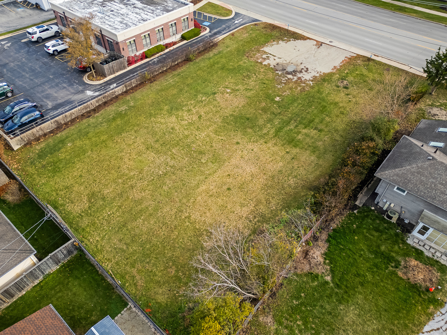 3918 N CASS Avenue, Westmont, IL 60559