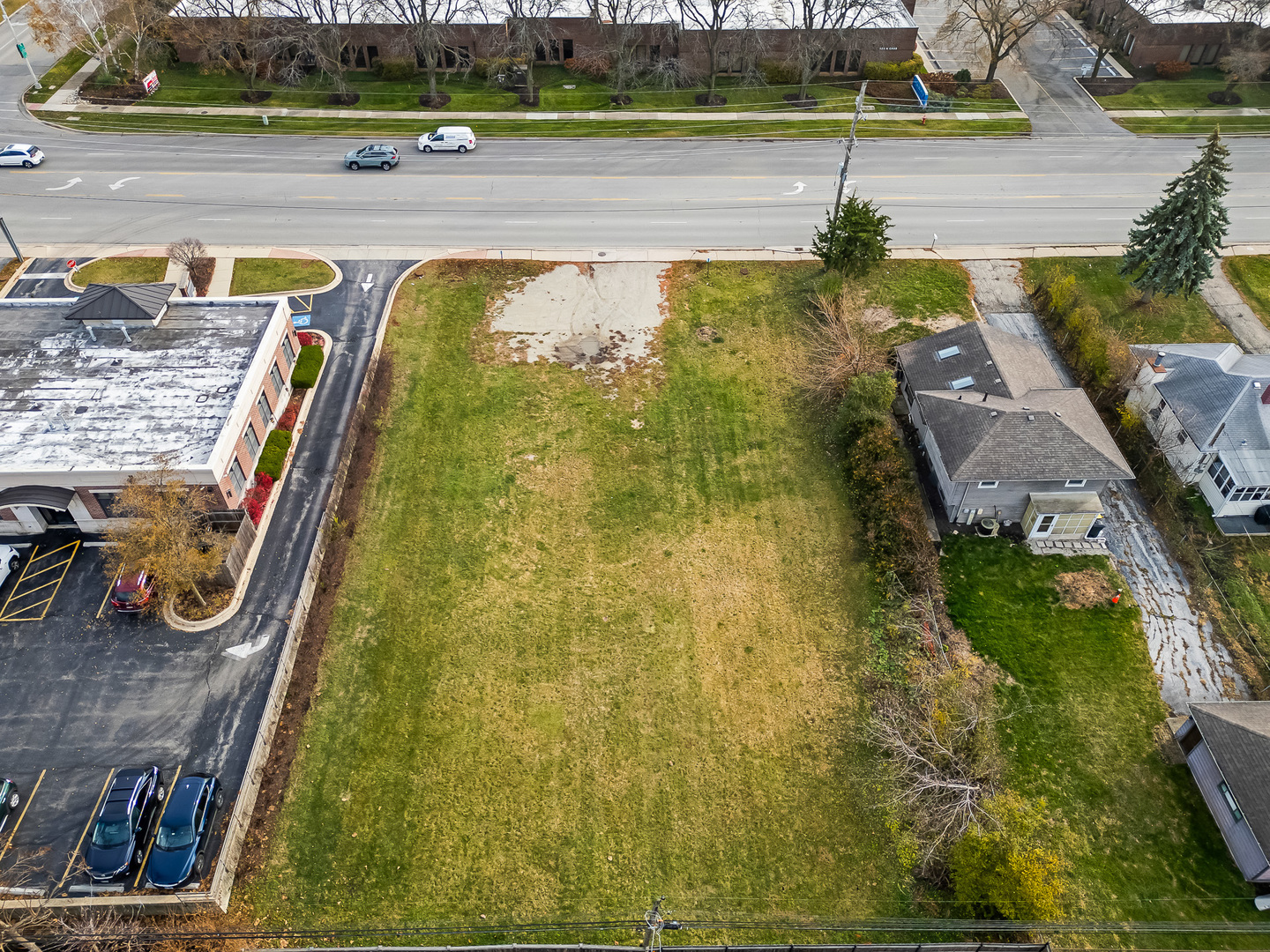 3918 N CASS Avenue, Westmont, IL 60559