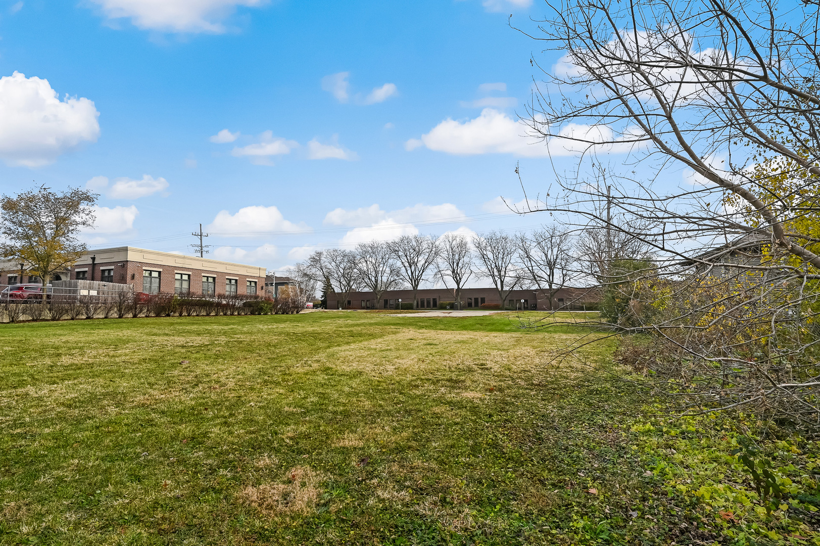 3920 N CASS Avenue, Westmont, IL 60559