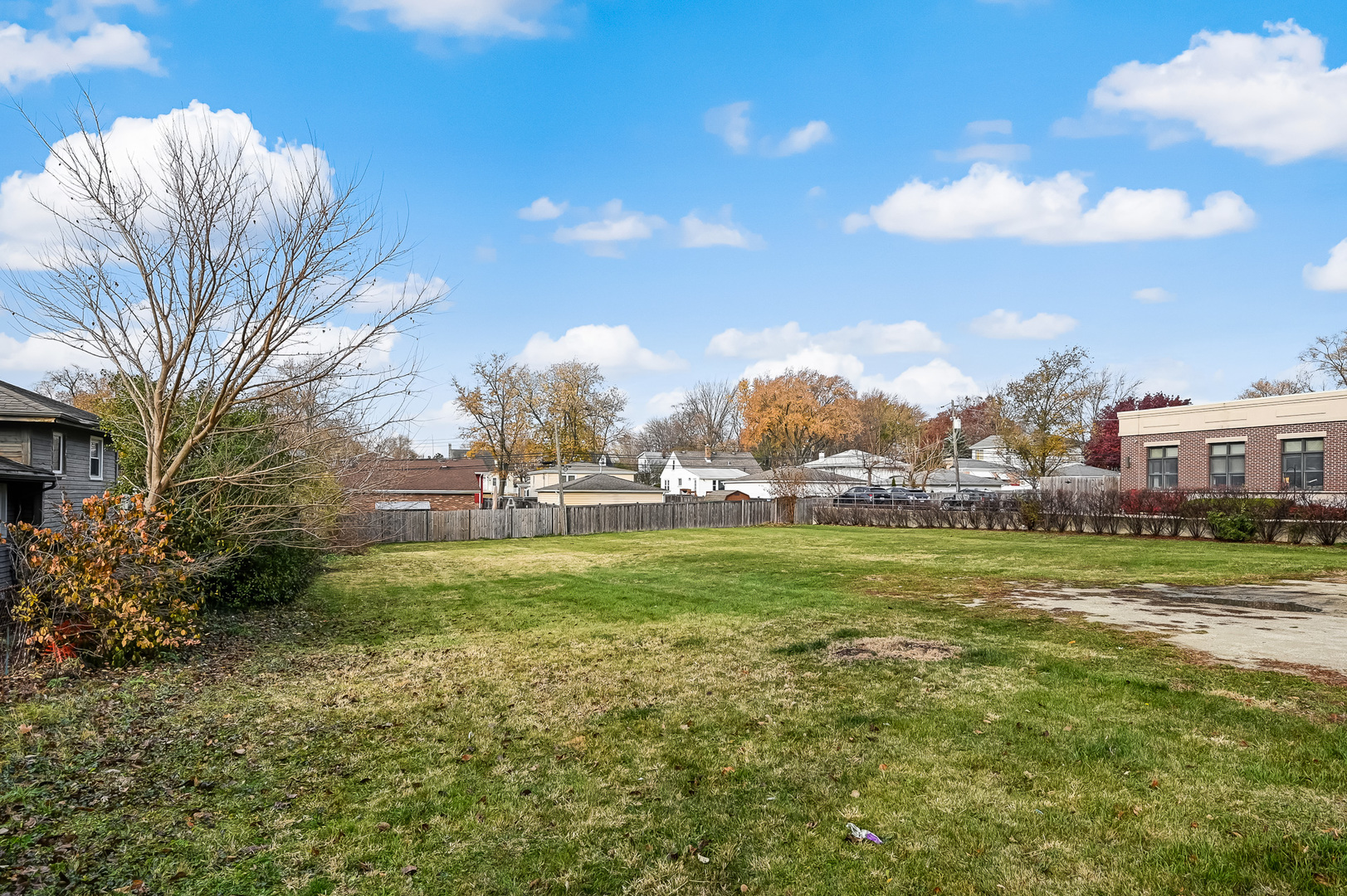 3920 N CASS Avenue, Westmont, IL 60559