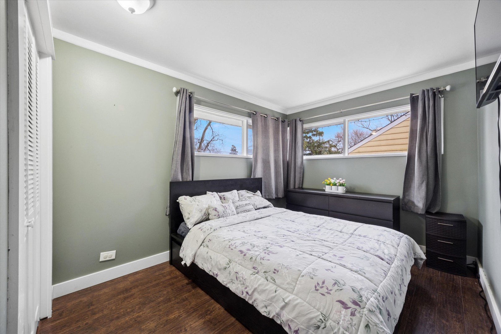 1119 Newcastle Avenue, Westchester, IL 60154