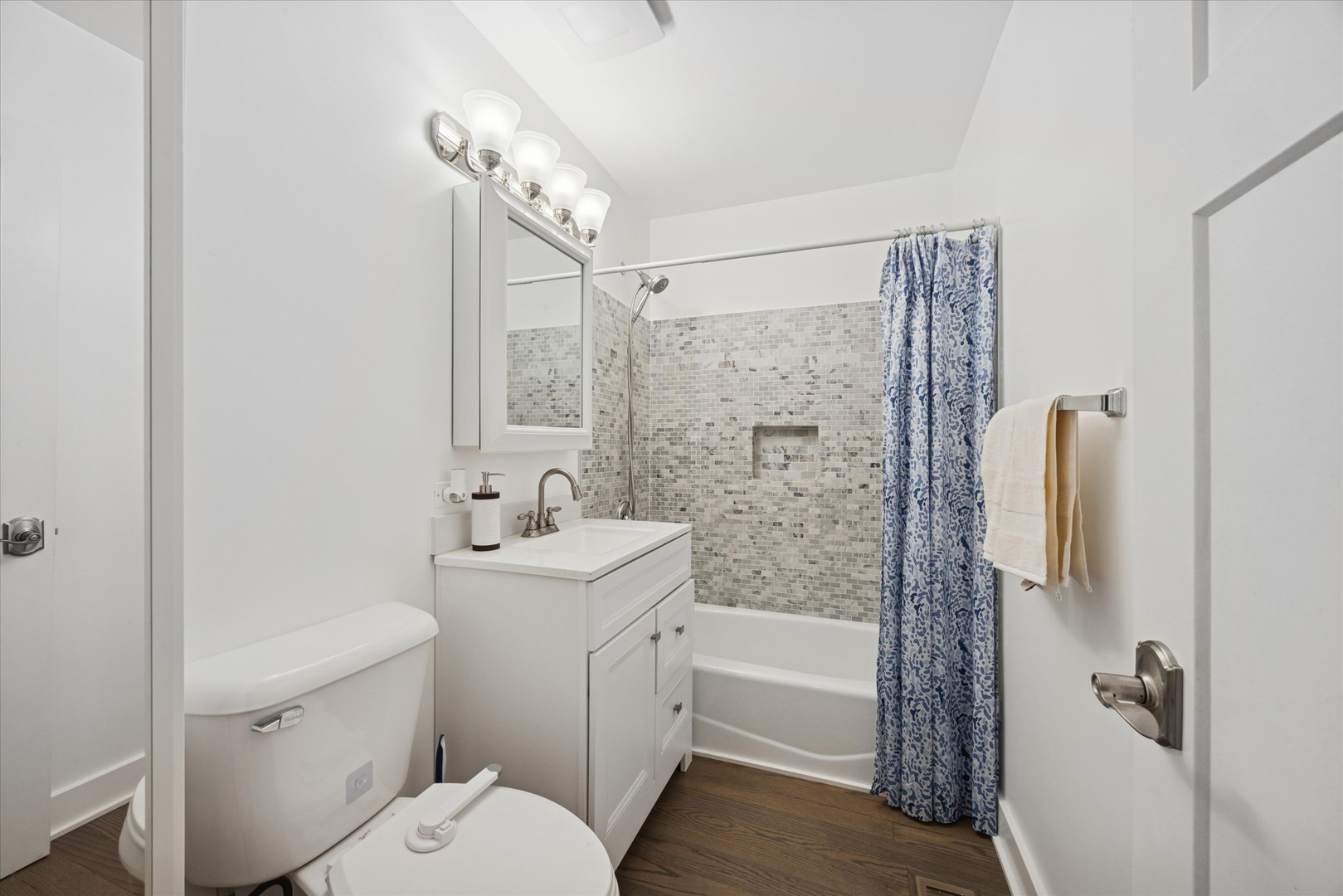 1119 Newcastle Avenue, Westchester, IL 60154