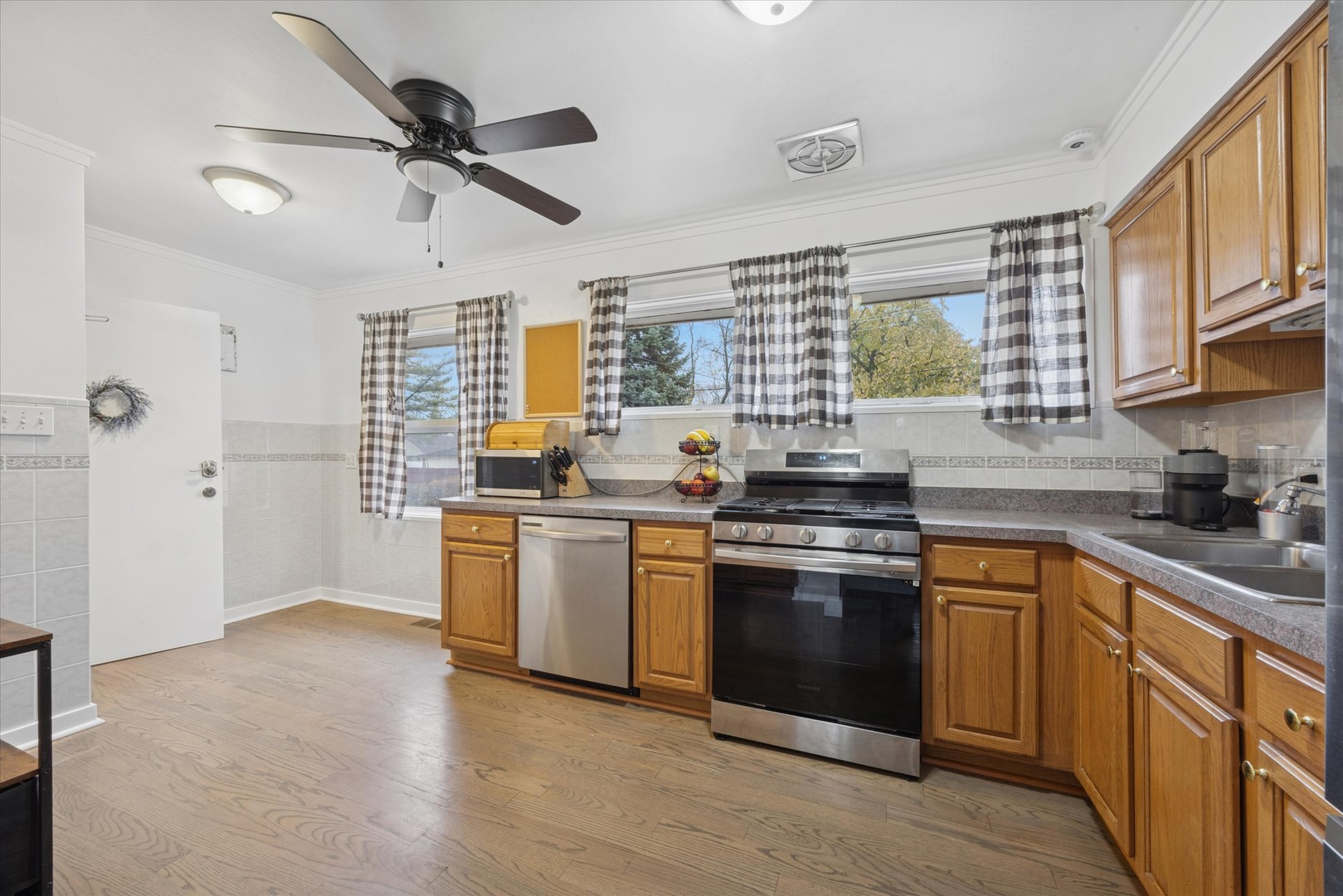 1119 Newcastle Avenue, Westchester, IL 60154