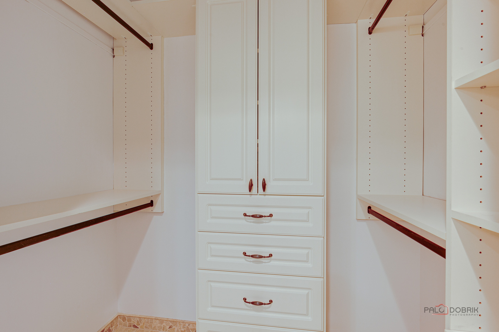 9 The Court of Lagoon View, Northbrook, IL 60062