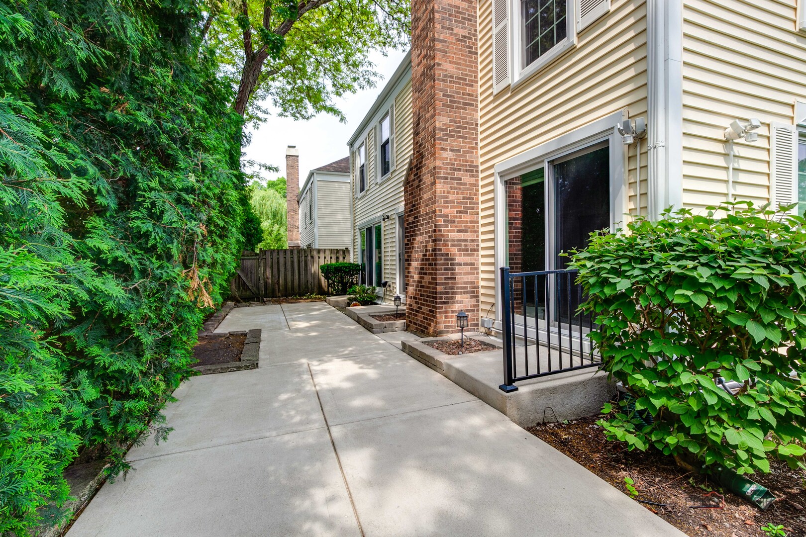 9 The Court of Lagoon View, Northbrook, IL 60062
