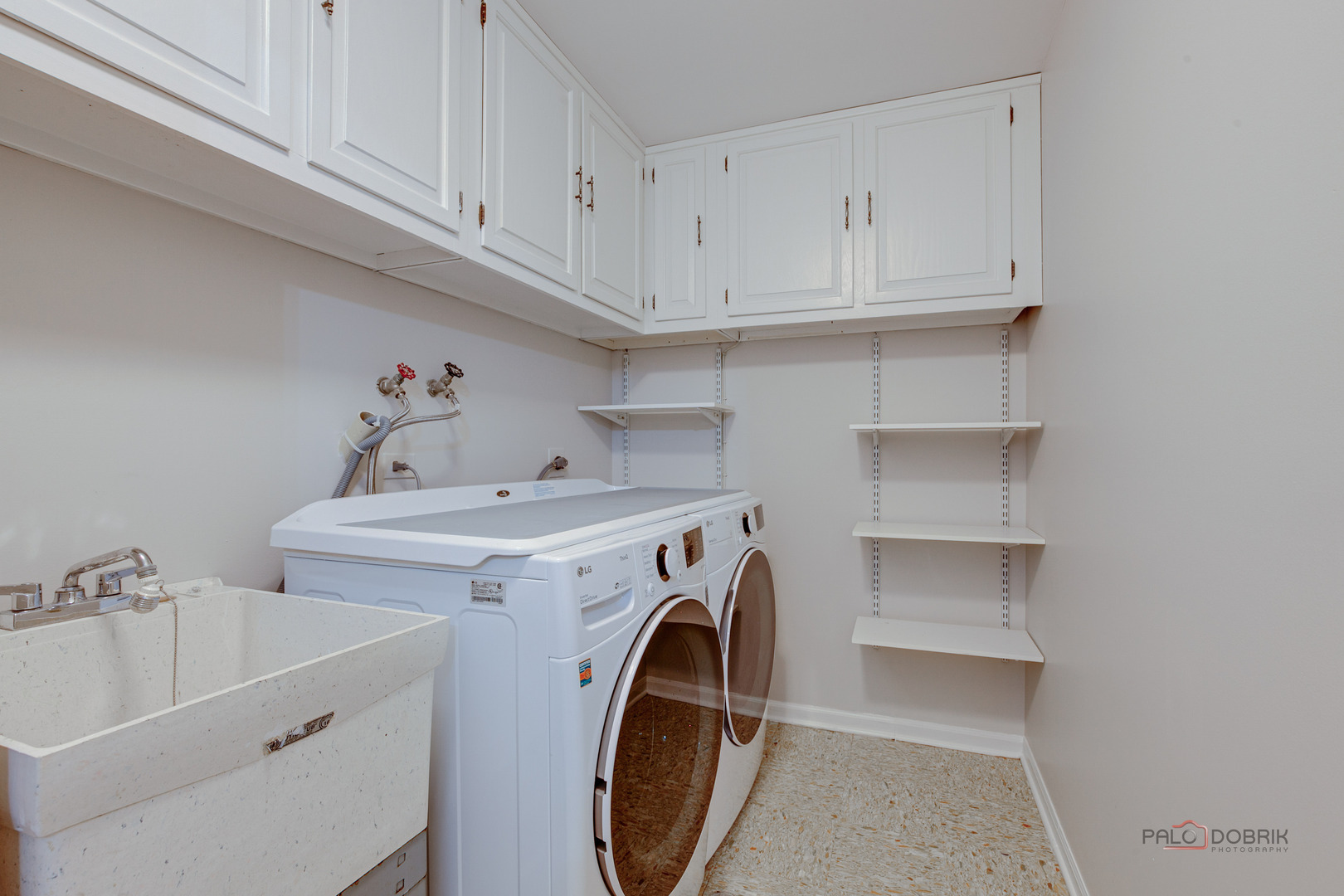 9 The Court of Lagoon View, Northbrook, IL 60062