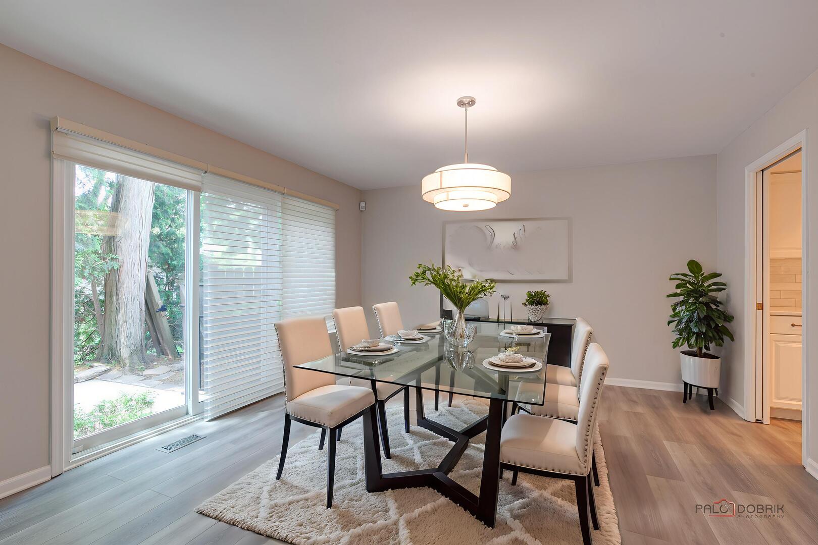 9 The Court of Lagoon View, Northbrook, IL 60062