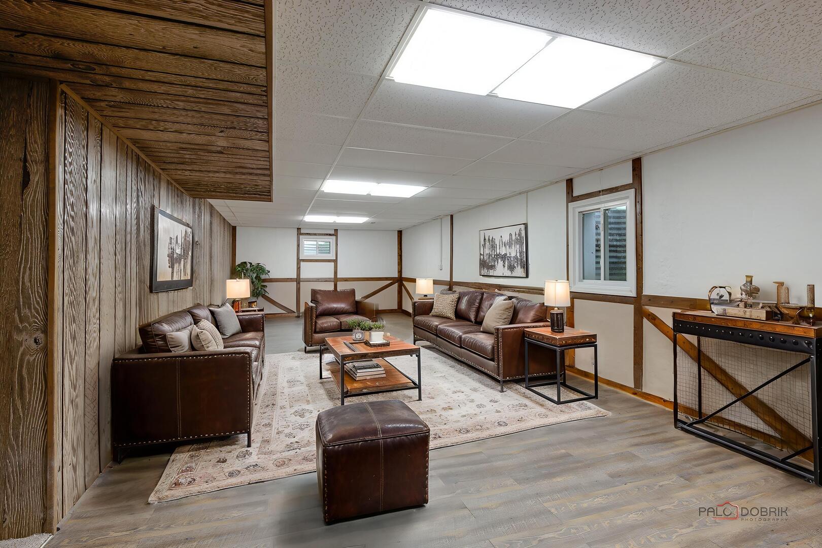 9 The Court of Lagoon View, Northbrook, IL 60062