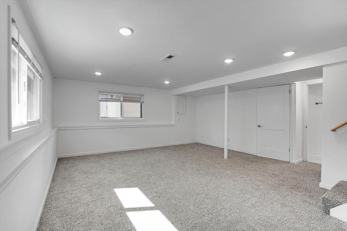 174 Ash Avenue, Wood Dale, IL 60191