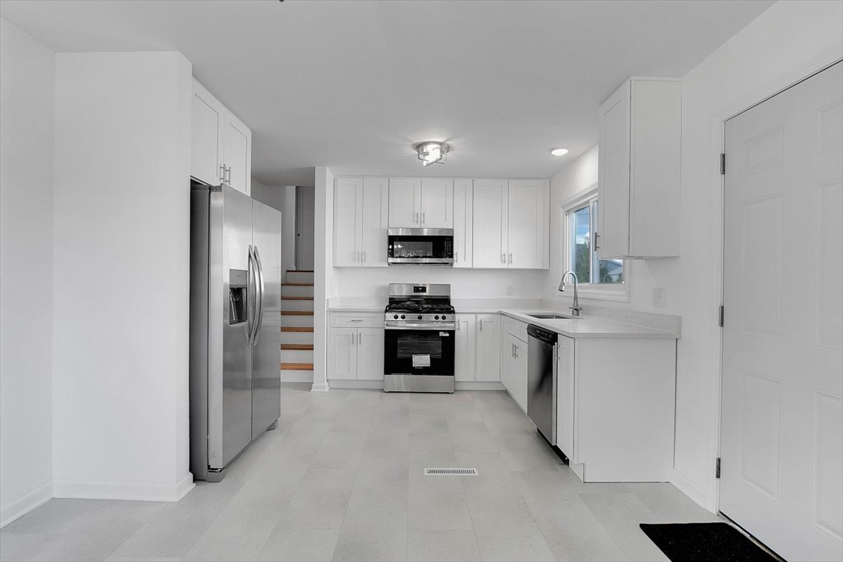 174 Ash Avenue, Wood Dale, IL 60191