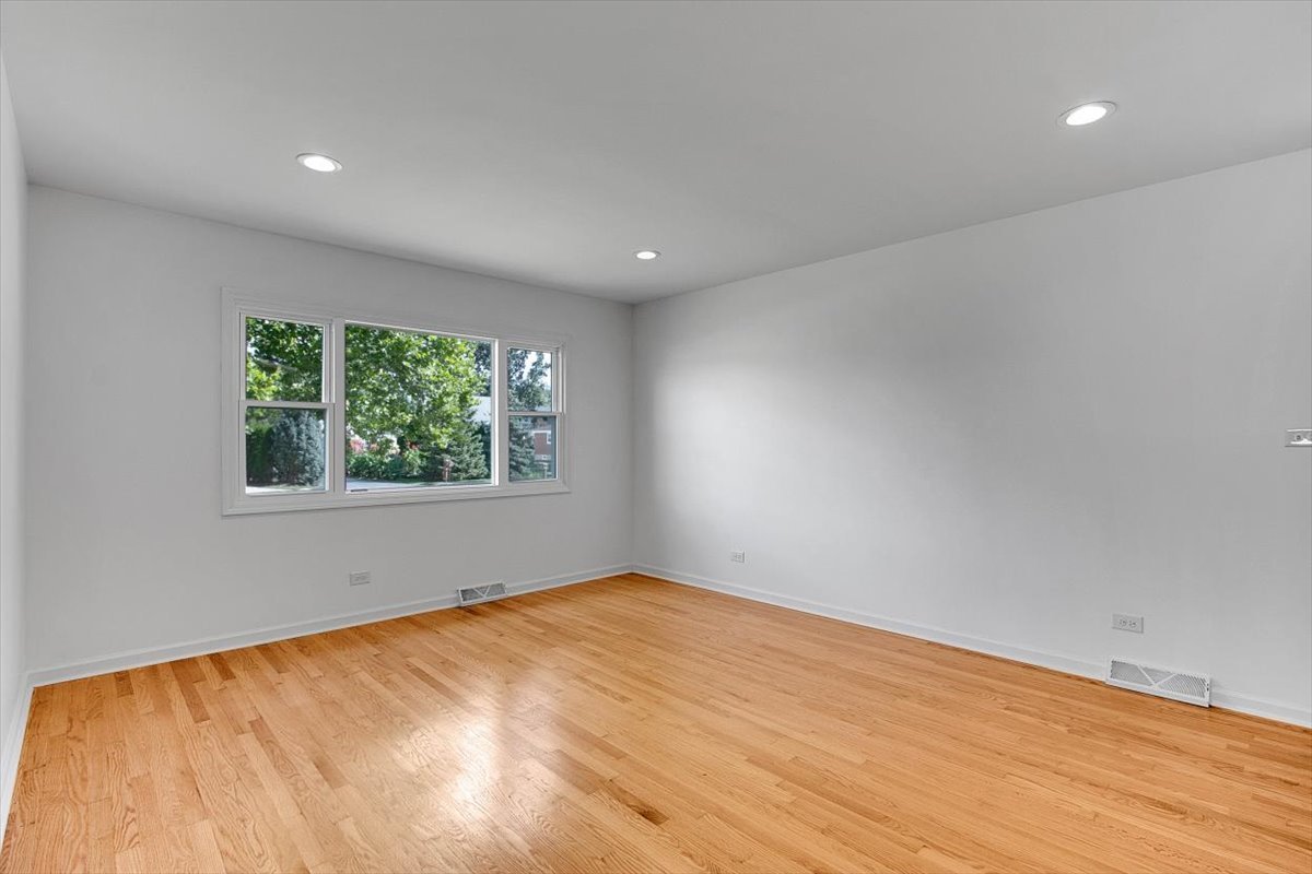 174 Ash Avenue, Wood Dale, IL 60191