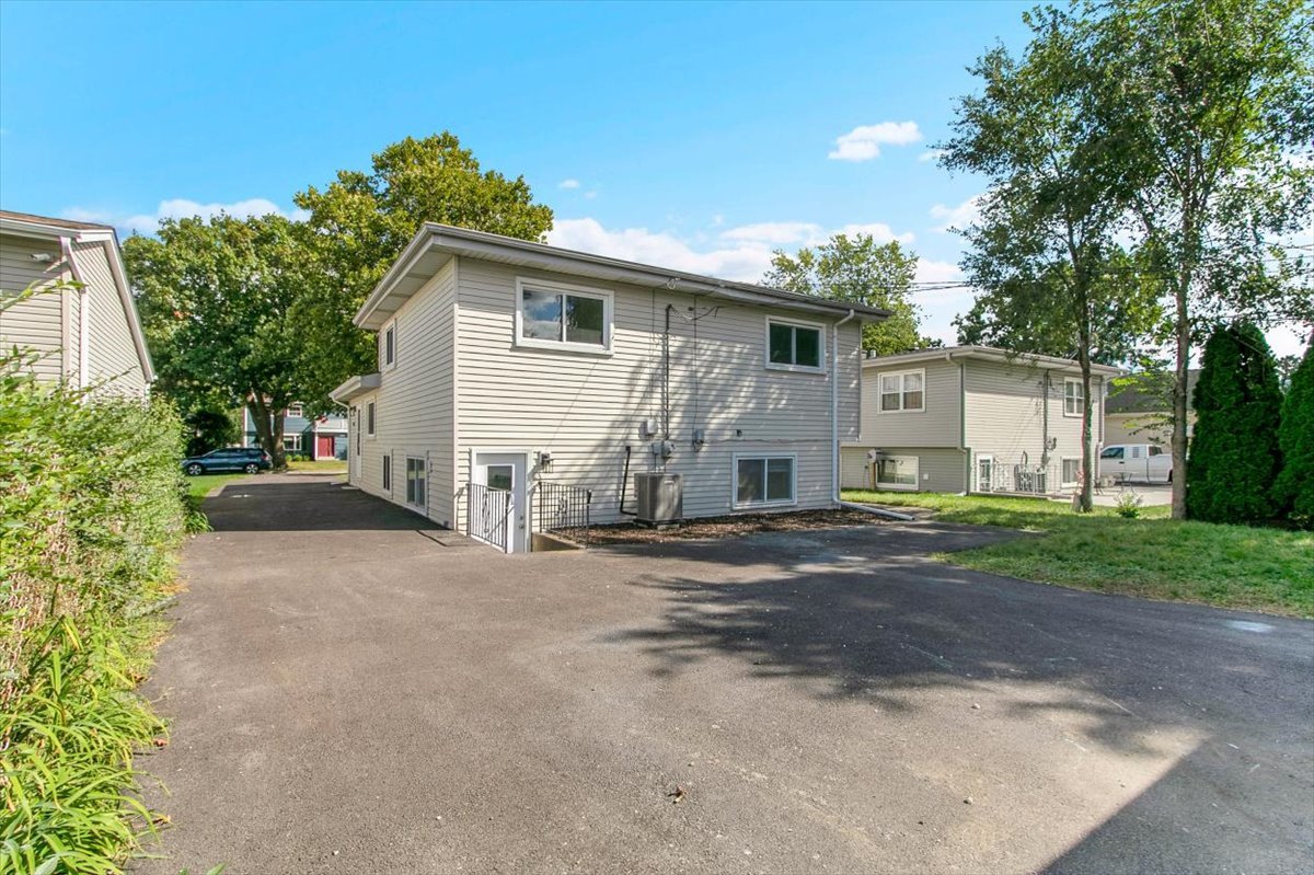 174 Ash Avenue, Wood Dale, IL 60191