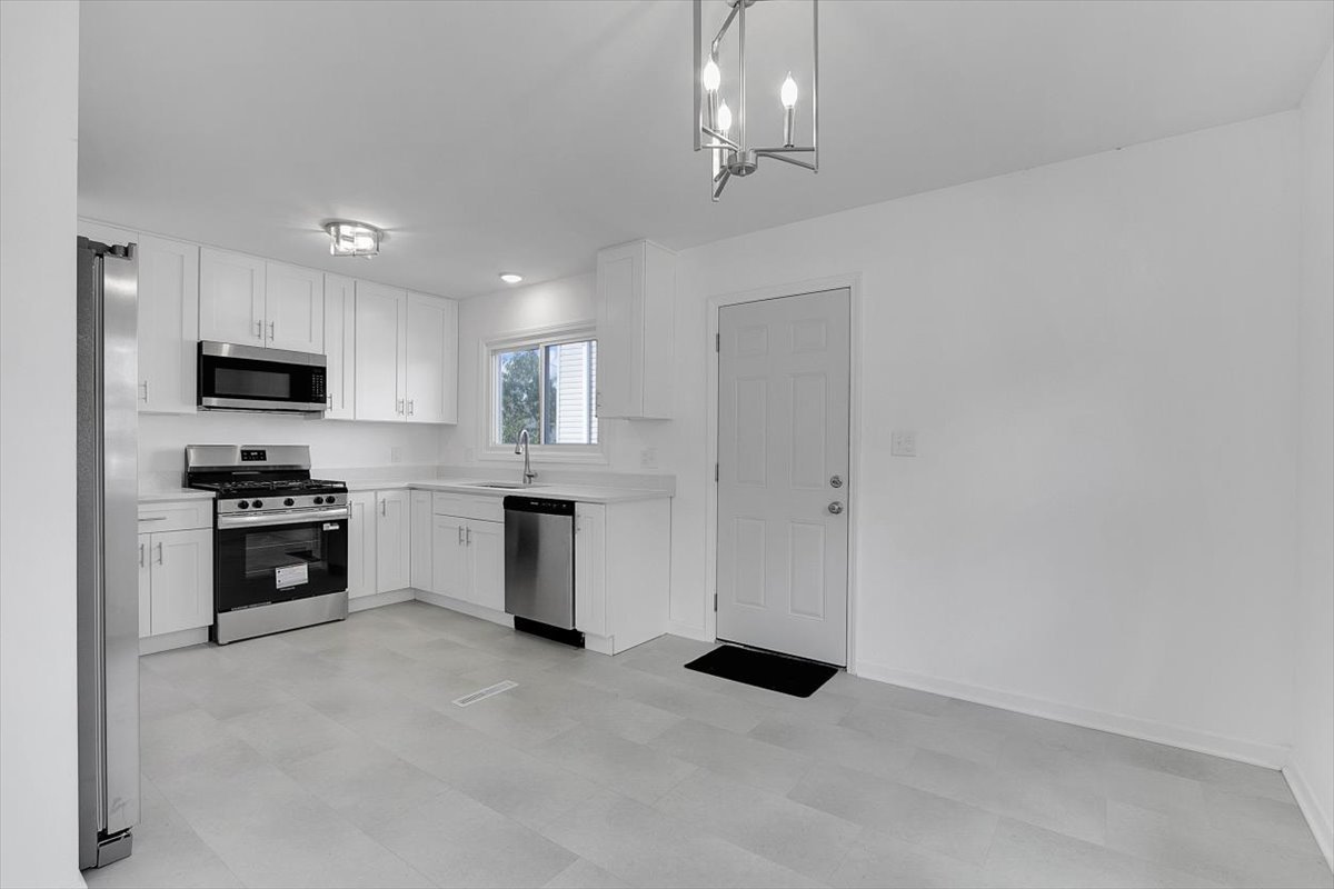 174 Ash Avenue, Wood Dale, IL 60191