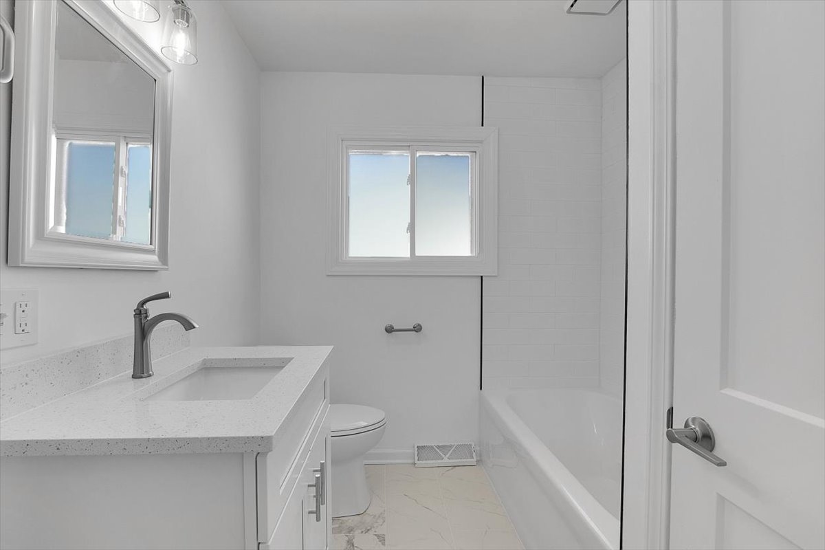 174 Ash Avenue, Wood Dale, IL 60191