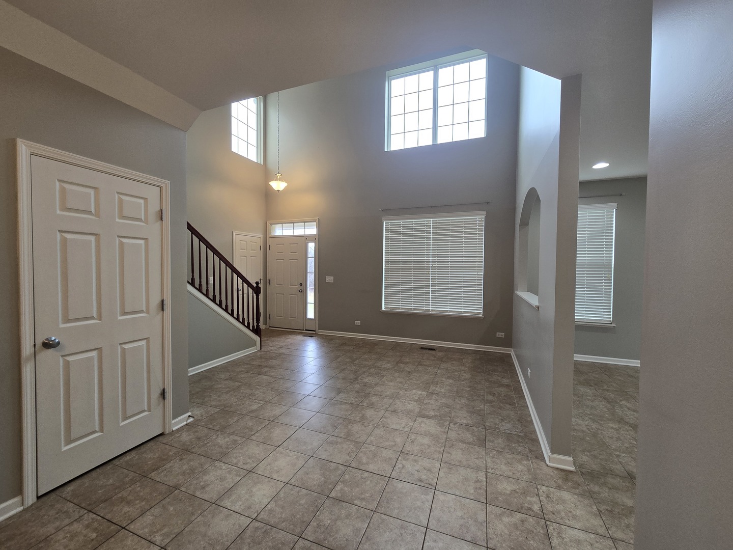 460 S Jade Lane, Round Lake, IL 60073