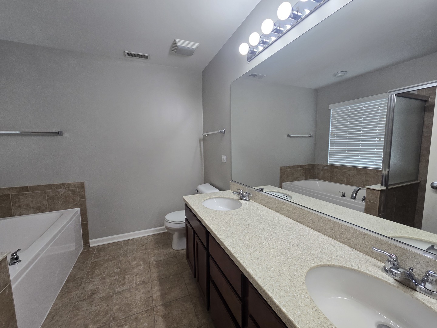 460 S Jade Lane, Round Lake, IL 60073