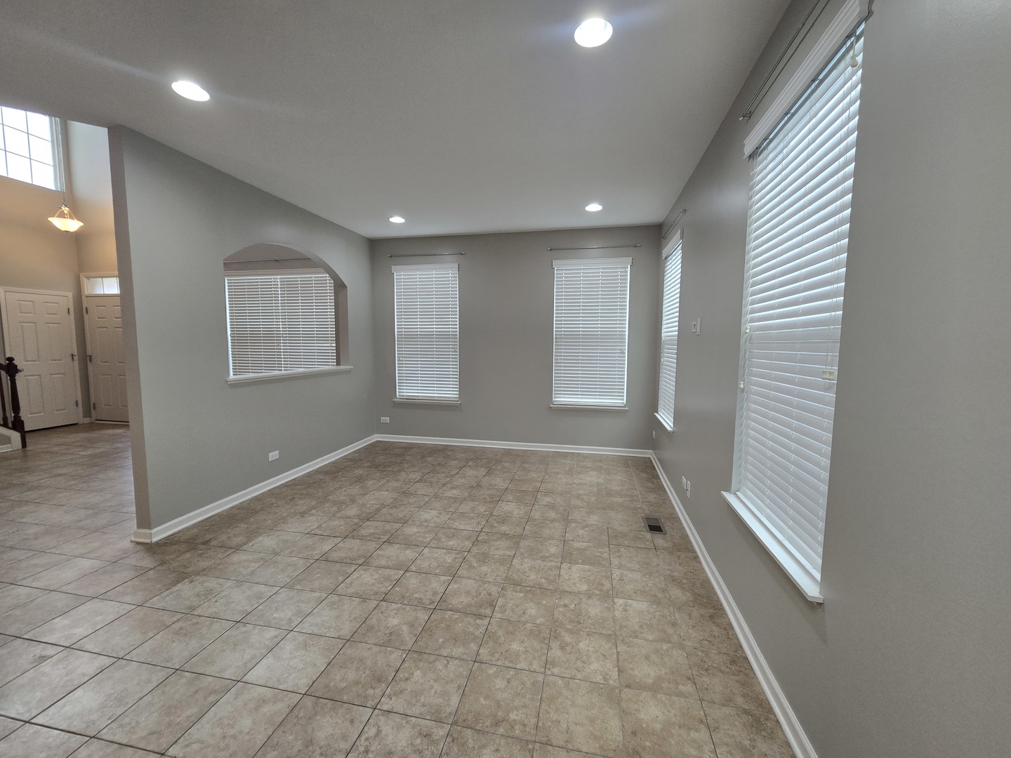 460 S Jade Lane, Round Lake, IL 60073