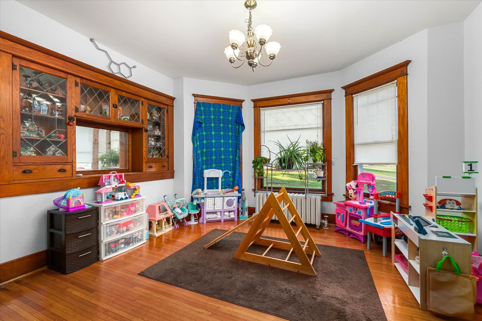 305 W Park Avenue, Sheridan, IL 60551