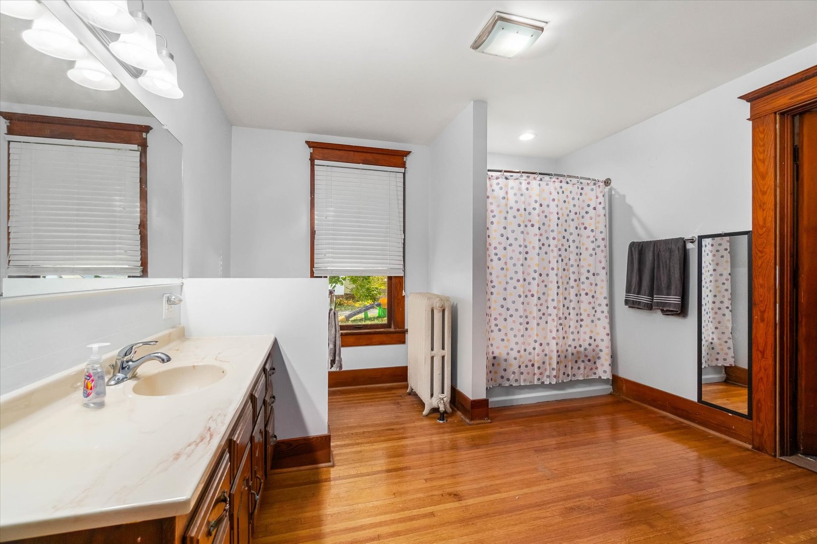 305 W Park Avenue, Sheridan, IL 60551