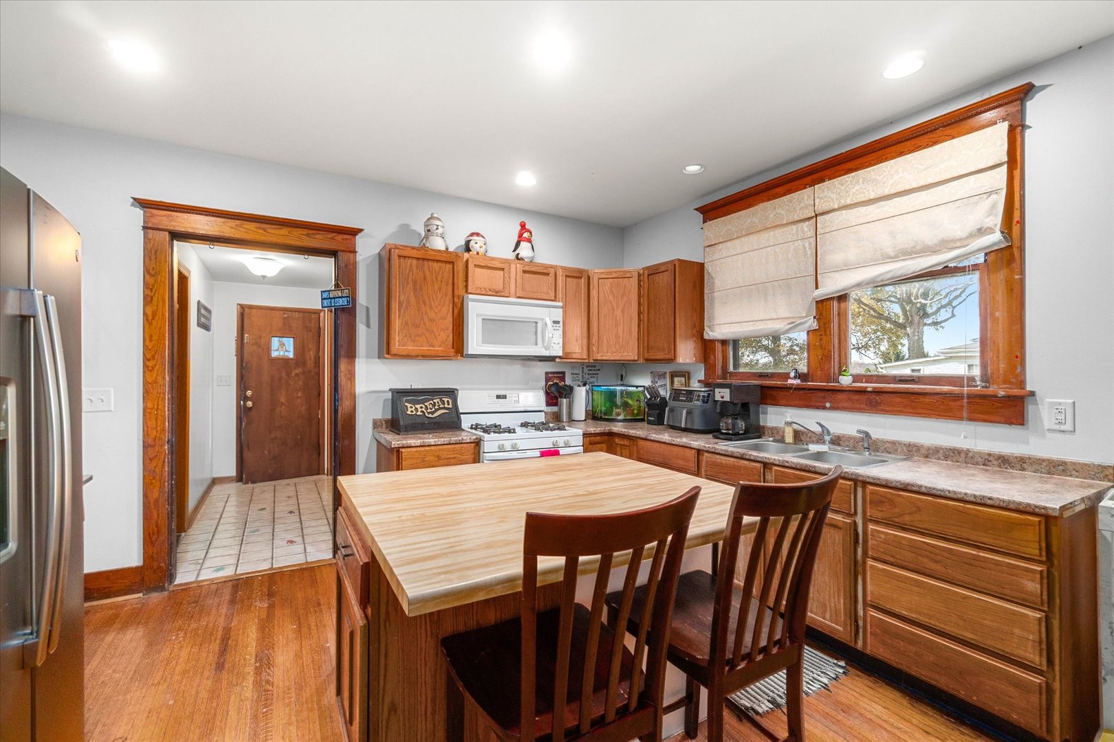 305 W Park Avenue, Sheridan, IL 60551