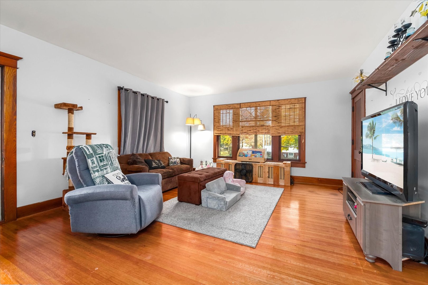 305 W Park Avenue, Sheridan, IL 60551