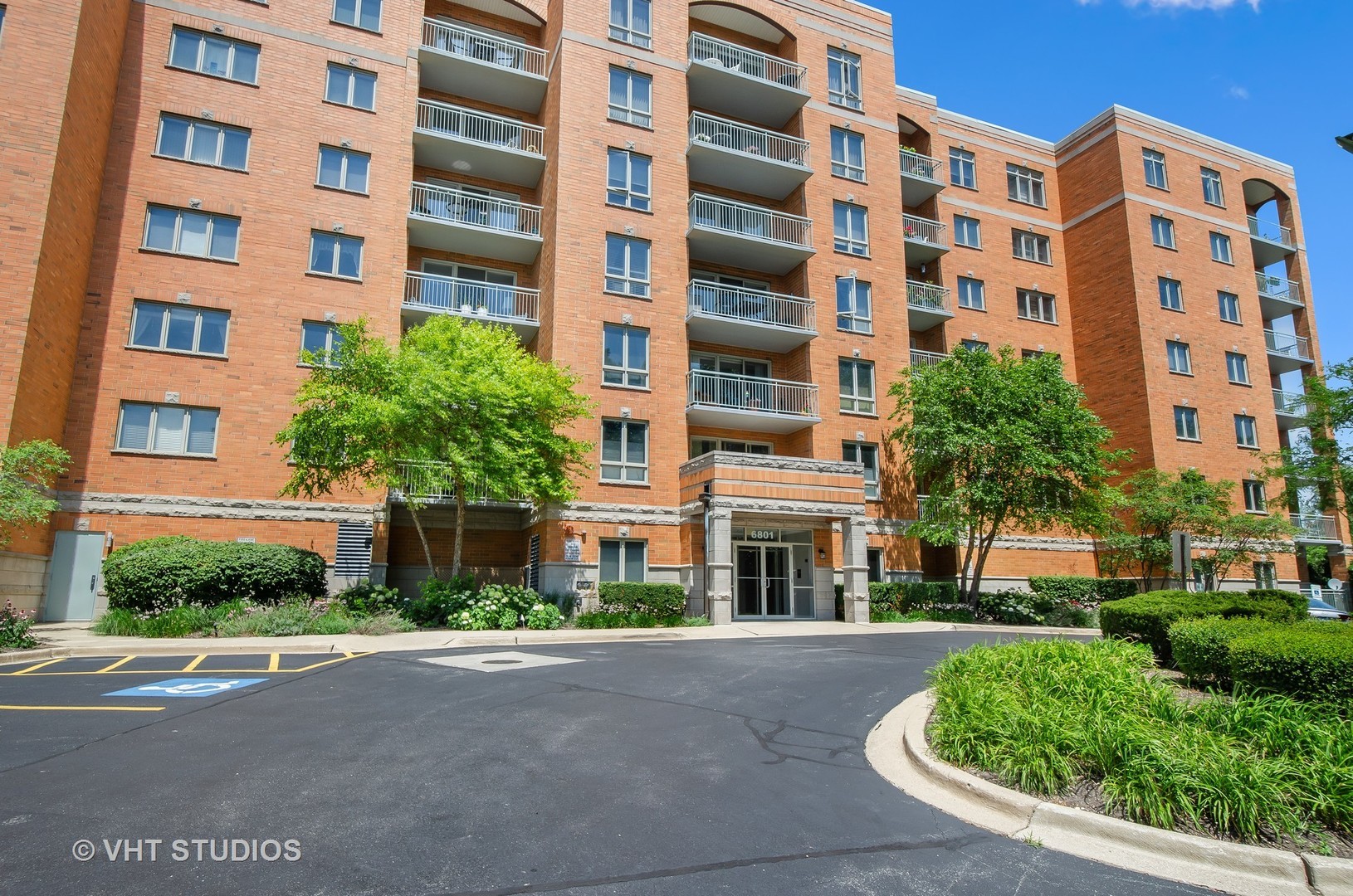 6801 N Milwaukee Avenue #202, Niles, IL 60714