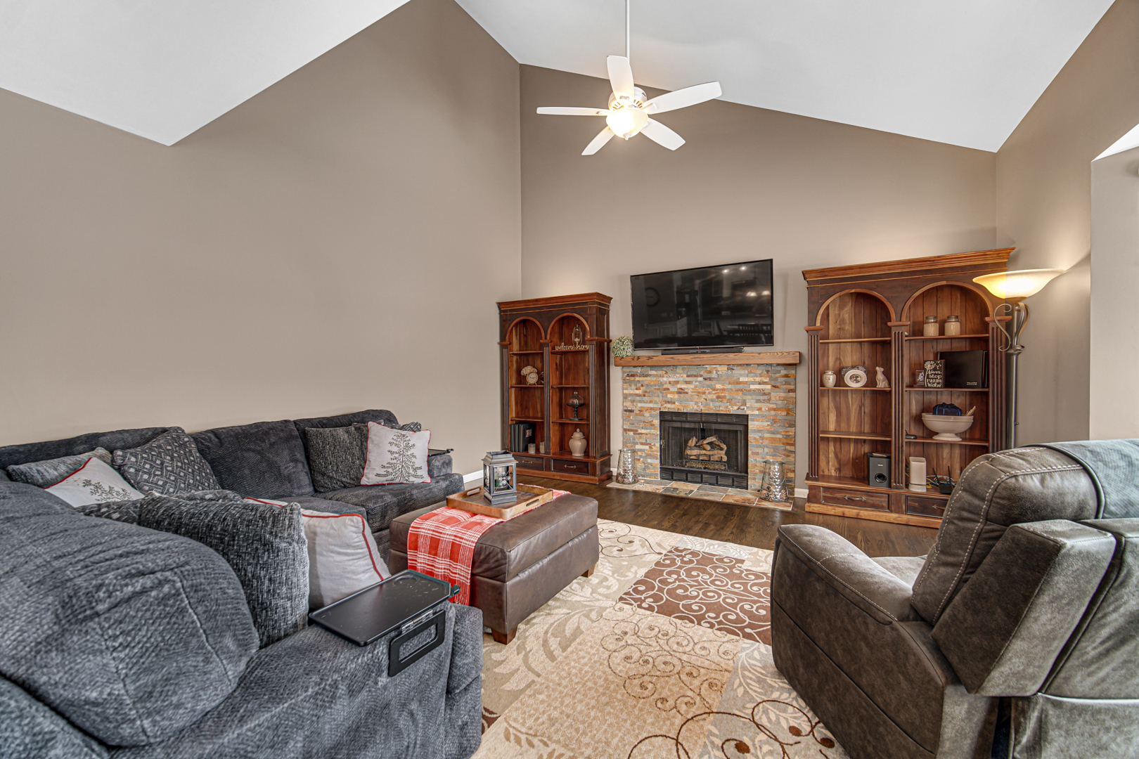 1008 Asbury Drive, Aurora, IL 60502