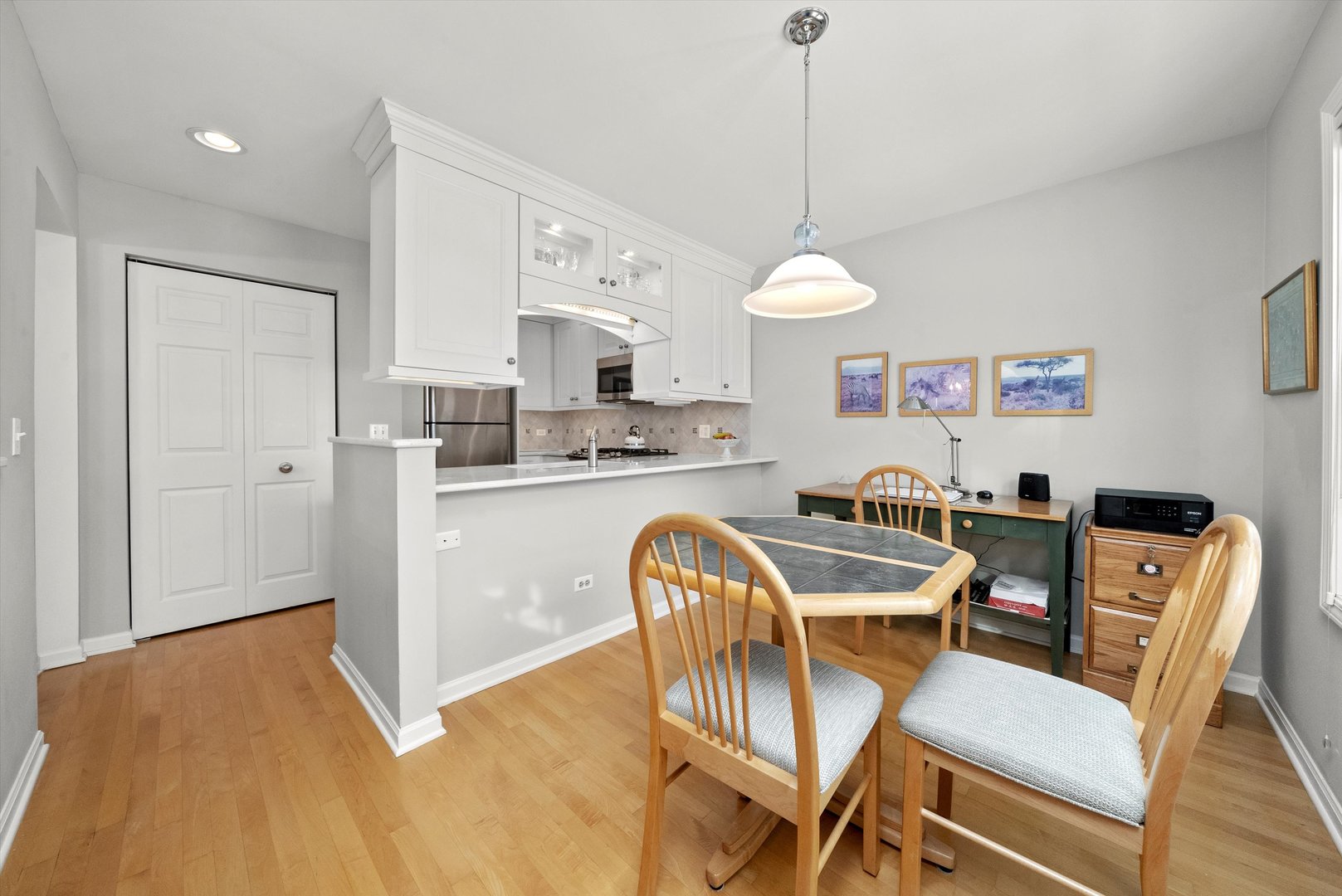 1943 N Charter Point Drive #D, Arlington Heights, IL 60004