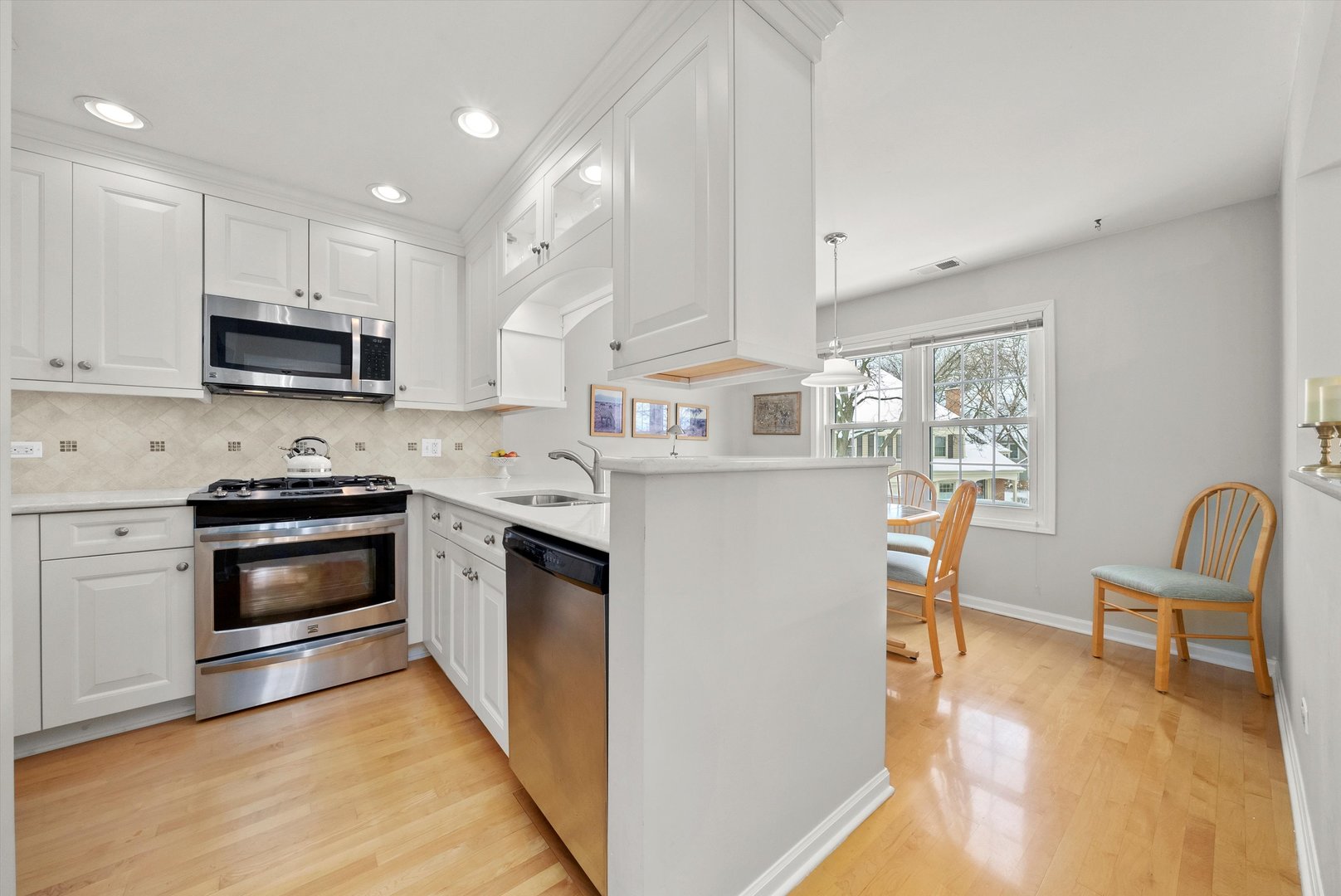 1943 N Charter Point Drive #D, Arlington Heights, IL 60004