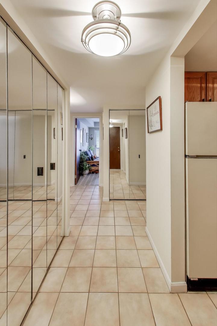 512 Redondo Drive #107, Downers Grove, IL 60516