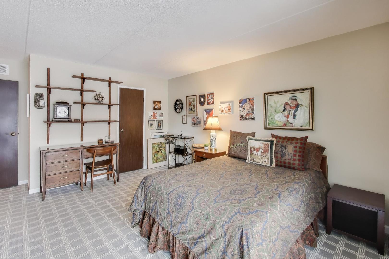 512 Redondo Drive #107, Downers Grove, IL 60516