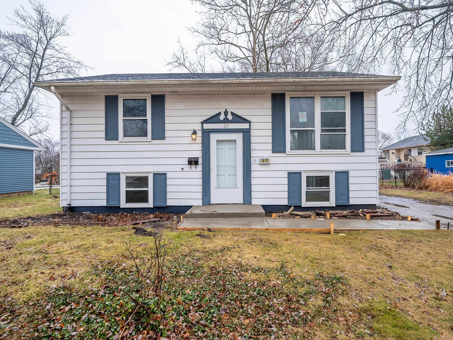 37 N Cedar Lane, Glenwood, IL 60425