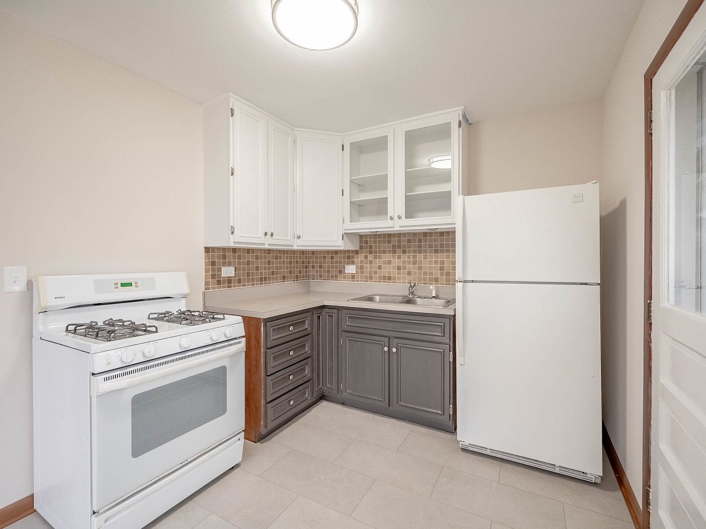 37 N Cedar Lane, Glenwood, IL 60425